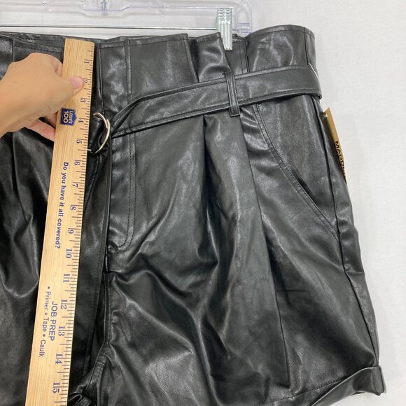 New Madden NYC size XXXL Black Faux Leather Belted High Rise Shorts - Picture 7 of 11